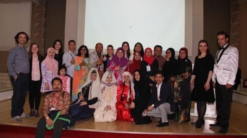 Yabancı &Uuml;lke Liderleri Gecede Buluştu