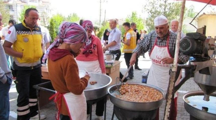 Hastane Personelinden Kutlu Doğum Lokması