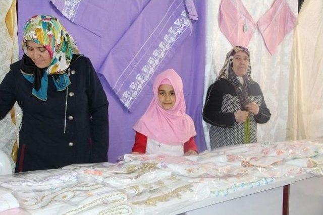 Öğrenciler Yararına Kermes