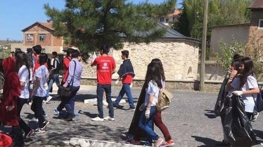&Ouml;ğrenciler Harput&rsquo;ta Bahar Temizliği Yaptı
