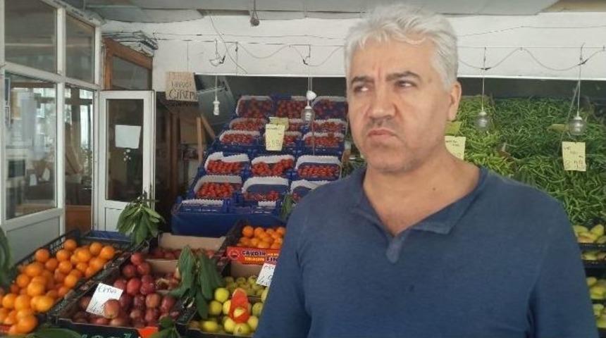 İşyerinde Yakaladığı Hırsızı Kendi Elleriyle Polise Teslim Etti