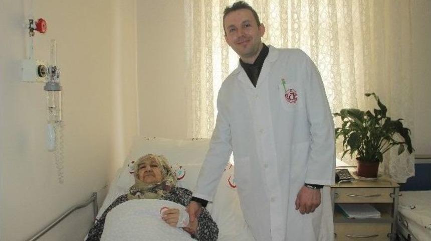 84 Yaşındaki Hasta Bı&ccedil;aksız Ameliyatla 1 G&uuml;nde Taburcu Oldu