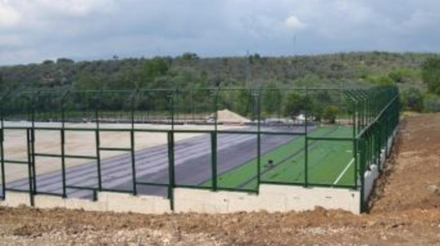 Yenik&ouml;y Sahasına Halı D&ouml;şeniyor