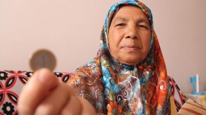 Cebindeki Son 1 Lirayı Mehmet&ccedil;iğe G&ouml;nderdi