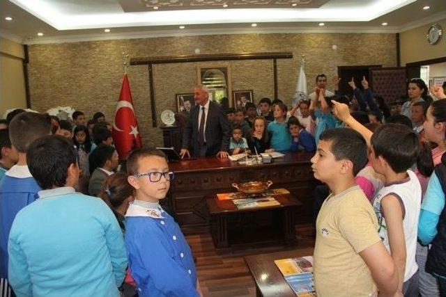 İncesu Belediye Başkanı Zekeriya Karayol ‘u 120 Öğrenci Makamında Ziyaret Etti