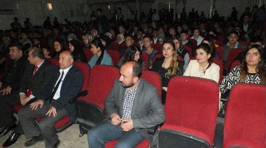 Pazar&ouml;ren Anadolu Lisesin De Kutlu Doğum