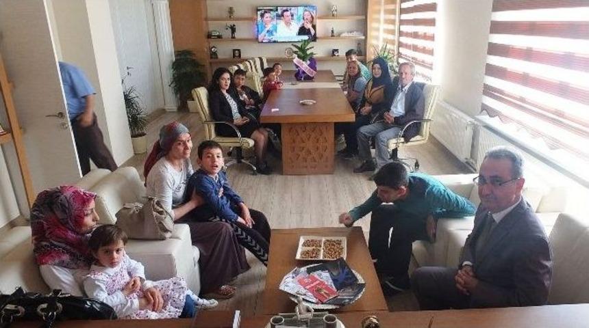 Makamı &Ccedil;ocuklara Bıraktı