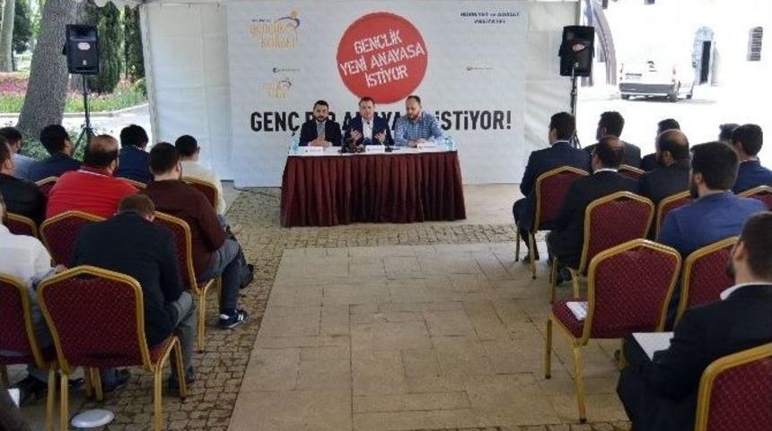 Ak Partili Gen&ccedil;lerden, Yeni Anayasa A&ccedil;ıklaması