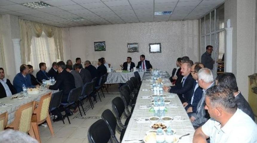 İl&ccedil;e Protokol&uuml;, Akşam Yemeğinde Bir Araya Geldi