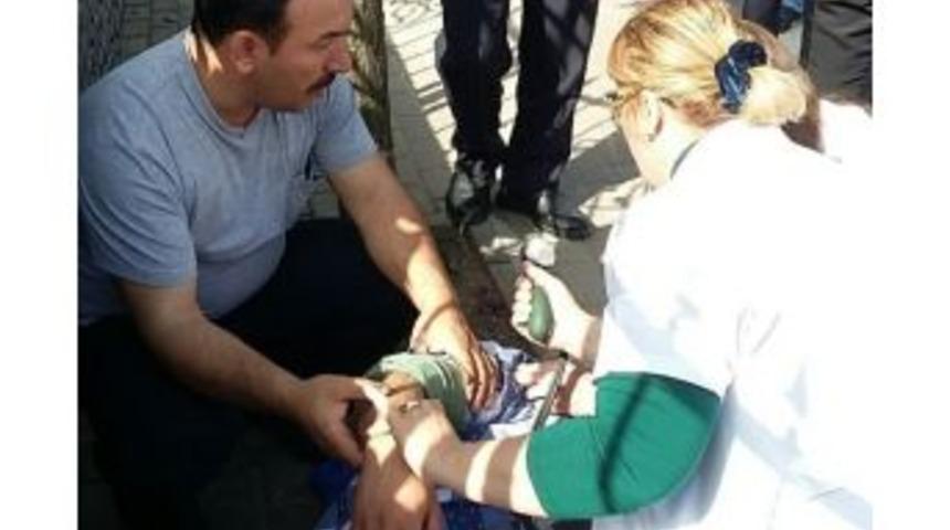 Kriz Ge&ccedil;iren Vatandaşa Kartepe Zabıtasından Yardım