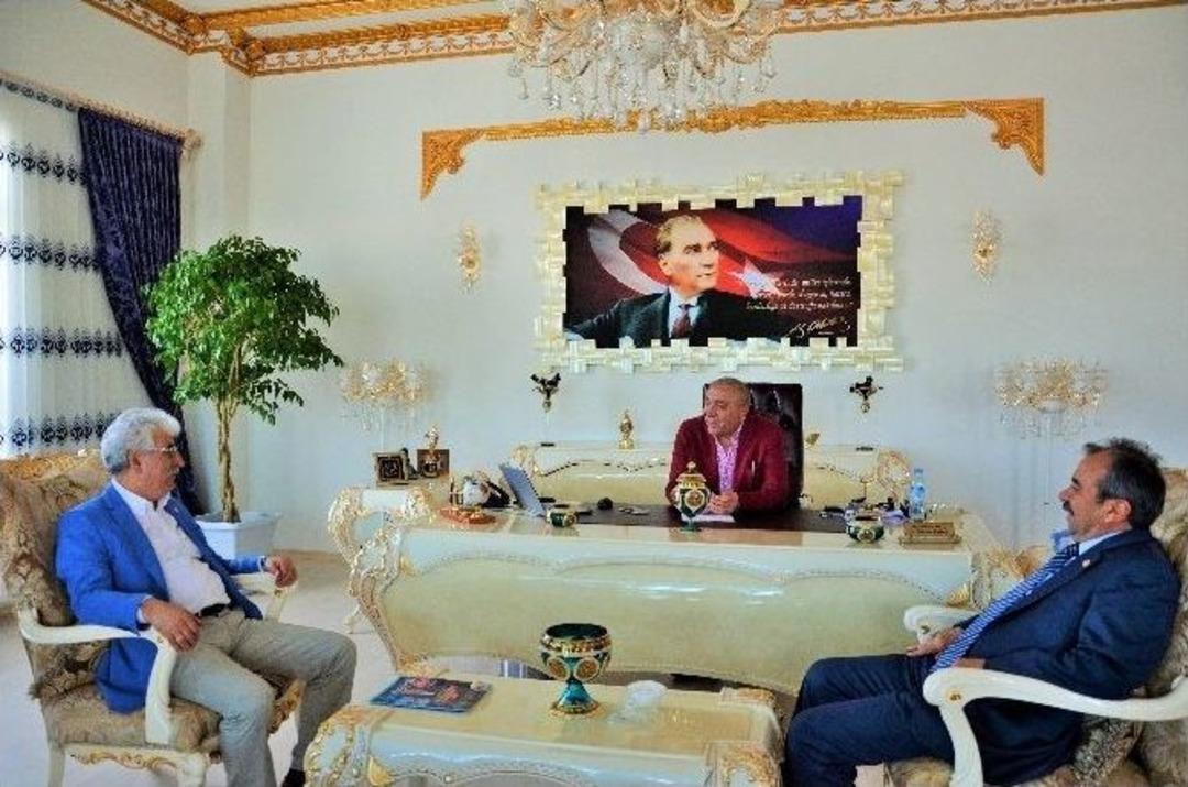 Chp Milletvekillerinden &Ccedil;at Belediyesi&rsquo;ne Ziyaret...