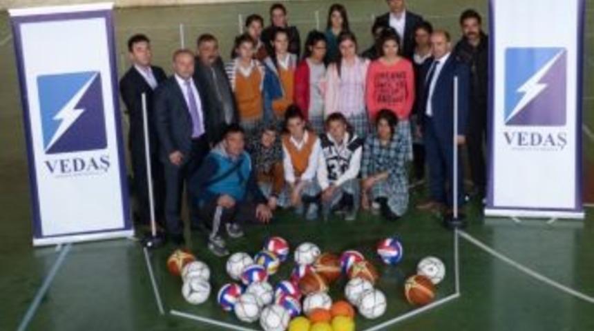 Vedaş&rsquo;tan Finalist Kızlara Destek