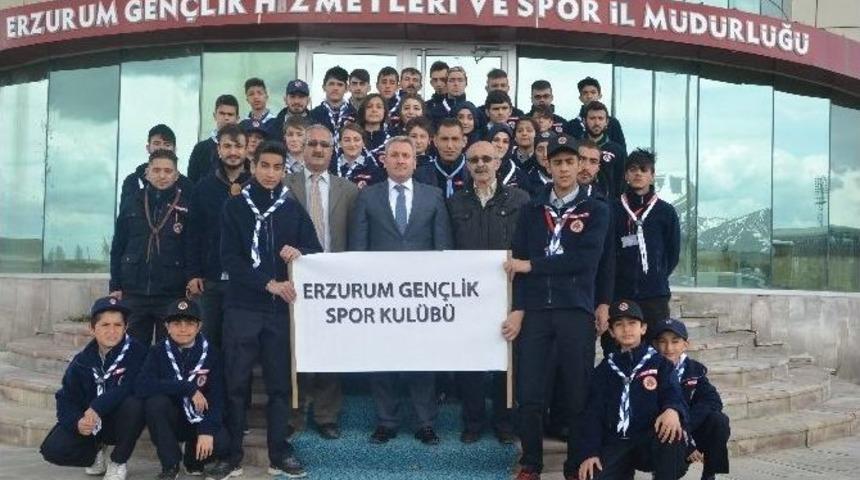 Kınalı Kuzular Dedelerinin İzinde