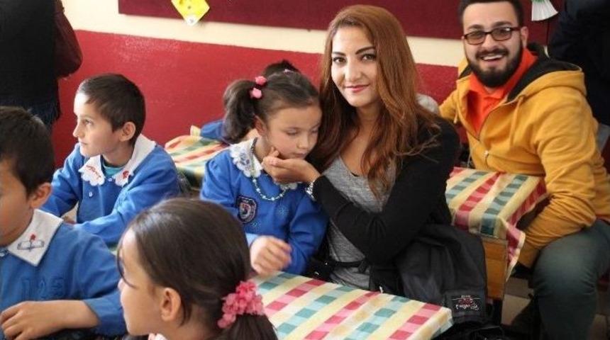 &Ccedil;ocuk Bayramı &Ouml;ncesi &Ccedil;ocuklar Sevindirildi