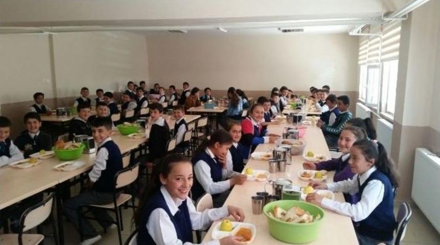 &Ccedil;ocukların Yemekhane Sevinci