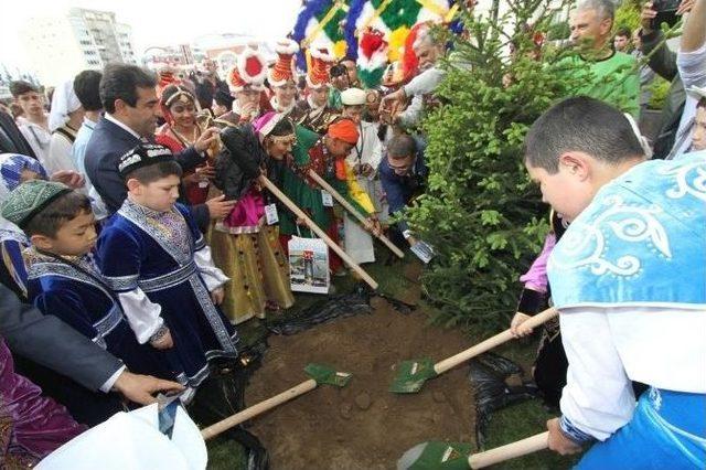 Dünya Çocukları Kocaeli’de Ağaç Dikti