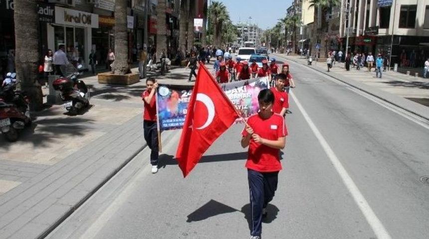 Merkezefendi&rsquo;deki Bahar Y&uuml;r&uuml;y&uuml;ş&uuml; İ&ccedil;in Bayrak Teslimi Yapıldı