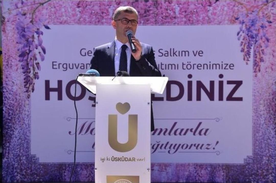 Binlerce Mor Salkım Ve Erguvan Vatandaşlara Dağıtıldı