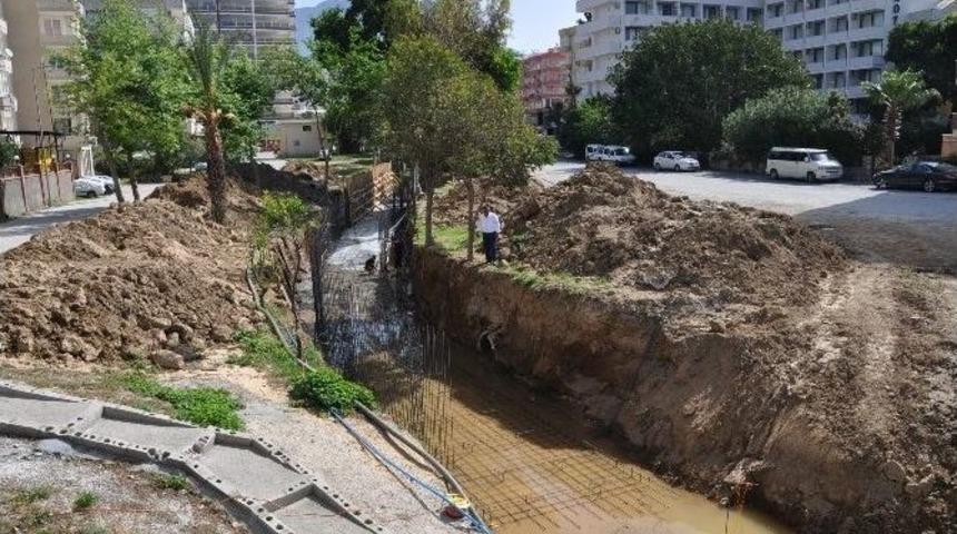 Alanya Mahmutlar&rsquo;da &lsquo;dere Park&rsquo; Islah Ediliyor