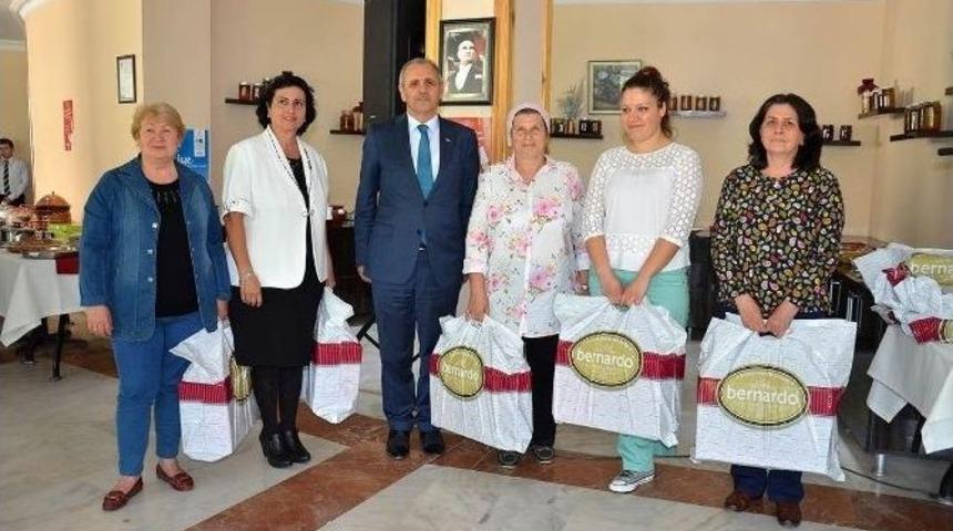 Tekirdağ&rsquo;da Geleneksel Yemek Yarışması D&uuml;zenlendi