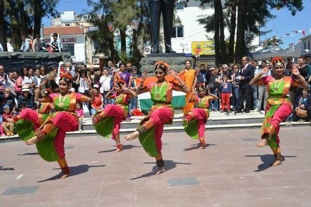 Ayvalık İlçe Milli Eğitim Müdürlüğü 3. Uluslararası Halk Oyunları Şenliği Başladı