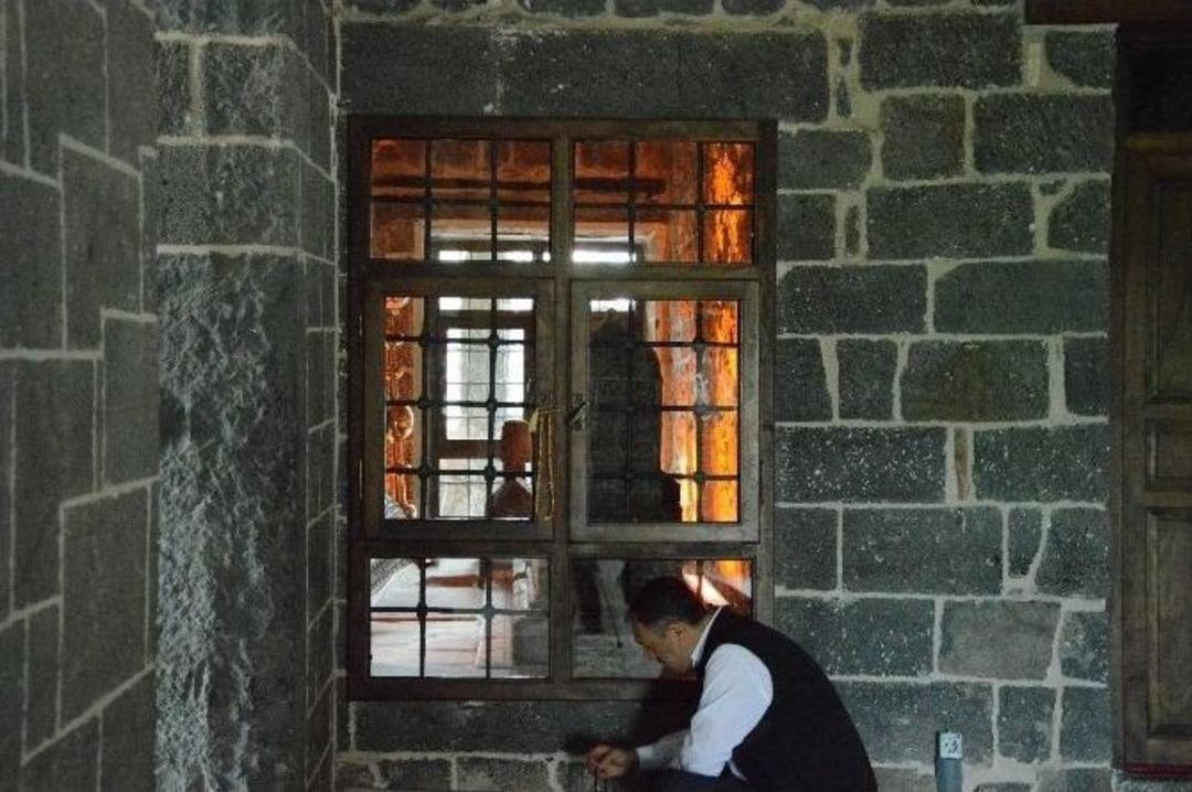 Sur&rsquo;daki Hazreti S&uuml;leyman Camii İbadete A&ccedil;ıldı