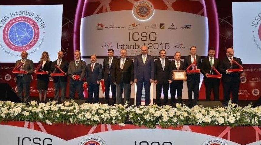 Başkan Ata&ccedil;, "akıllı Ve Uluslararası Marka Şehirler Paneli"ne Konuk Oldu