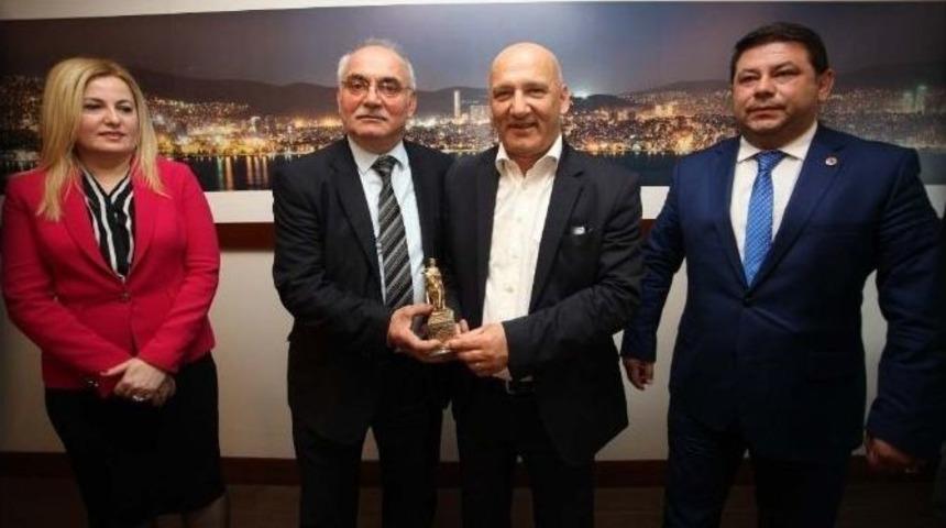 Samsunlulardan Başkan Altınok &Ouml;z&rsquo;e Anlamlı Ziyaret