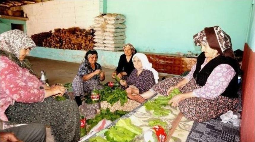 Sarıg&ouml;l&rsquo;de İmece İle Kışlık Yiyecek Hazırlığına Başlandı