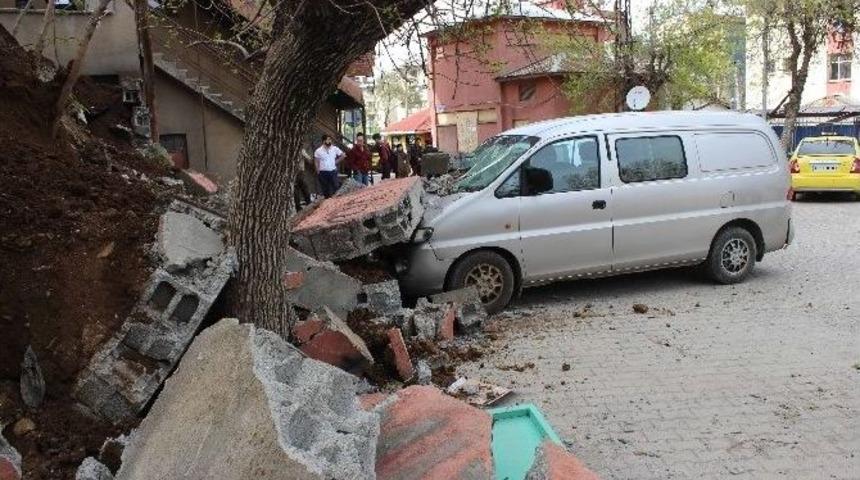 İstinat Duvarı Ara&ccedil;ların &Uuml;zerine &Ccedil;&ouml;kt&uuml;