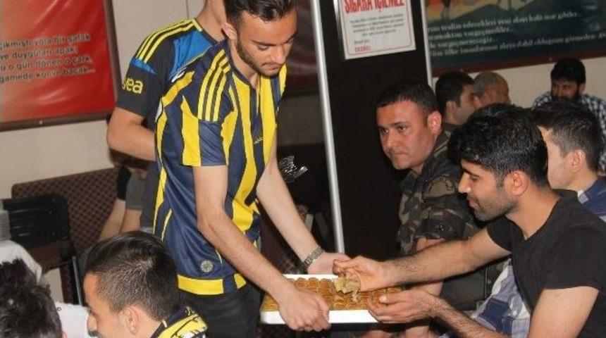 Taraftarlardan Polise Moral Ziyareti