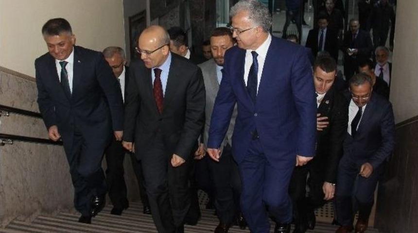 Başbakan Yardımcısı Mehmet Şimşek Rize&rsquo;de