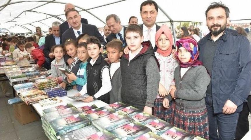 Çocuklar Kitapla Buluştu