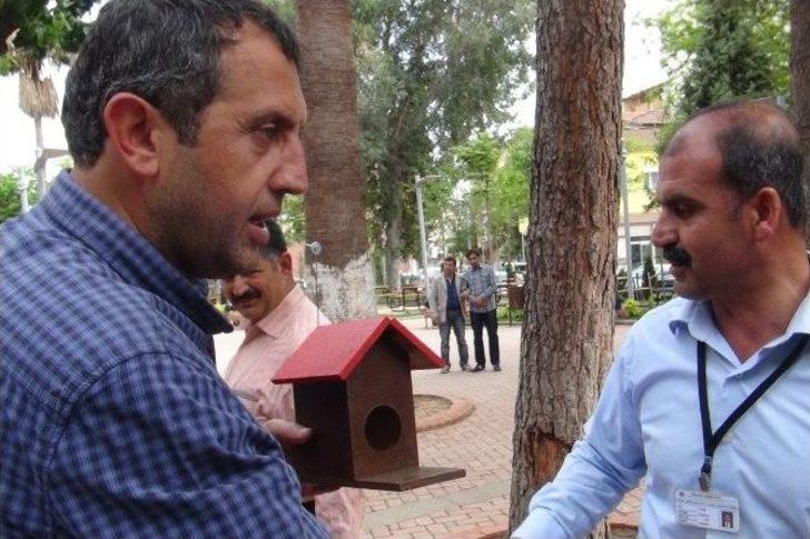 Lise Öğrencileri Kendi Yaptıkları 100 Adet Kuş Yuvası Ağaçlara Astı G2