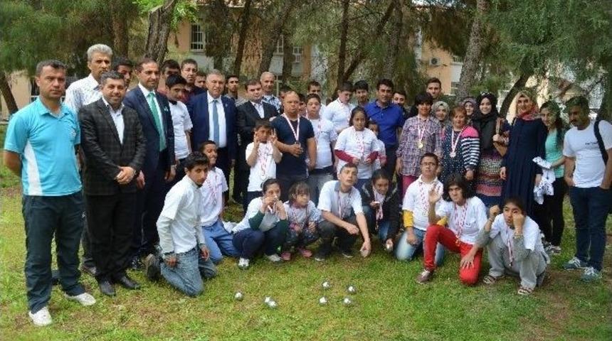 Engelliler Arasında Yapılan Bocce Sporunda Dereceye Girenler Madalyalarını Aldı