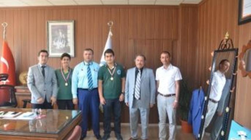 Tarsus Fen Lisesi &Ouml;ğrencileri, Projeleriyle T&uuml;rkiye Finaline Katılacak