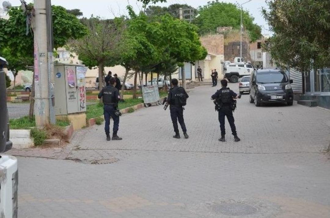 Hdp Şanlıurfa İl Eş Başkanı Hatice S&uuml;r&uuml;c&uuml; G&ouml;zaltına Alındı