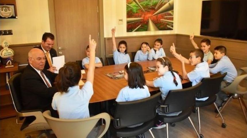 &Ccedil;evreci &Ouml;ğrenciler Başkan Eşkinat İle Buluştu