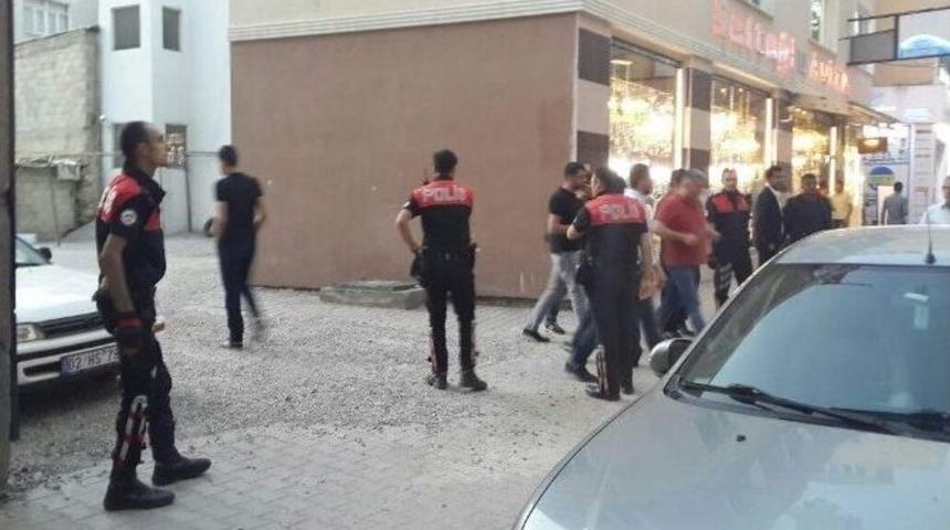 Belediye Binası Karşısından Duyulan T&uuml;fek Sesi, Polisi Alarma Ge&ccedil;irdi