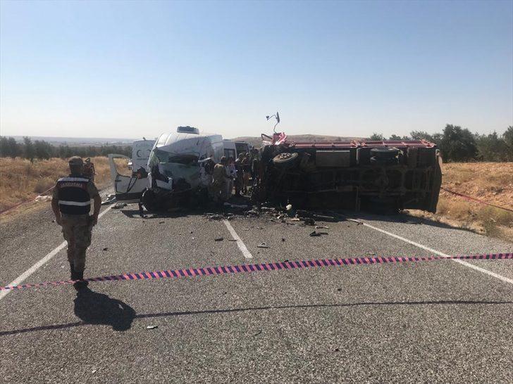 GÜNCELLEME - Gaziantep'te trafik kazası: 7 ölü, 19 yaralı G2