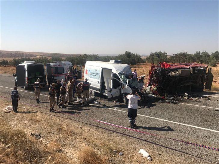 GÜNCELLEME - Gaziantep'te trafik kazası: 7 ölü, 19 yaralı G3