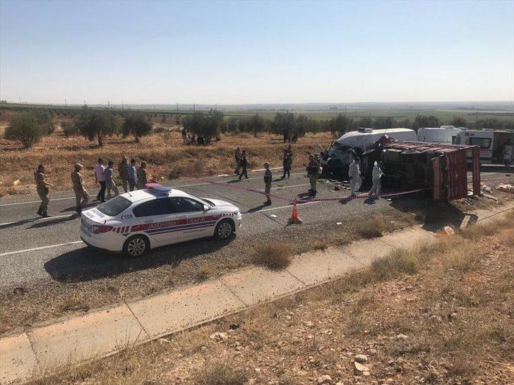 GÜNCELLEME - Gaziantep'te trafik kazası: 7 ölü, 19 yaralı G5