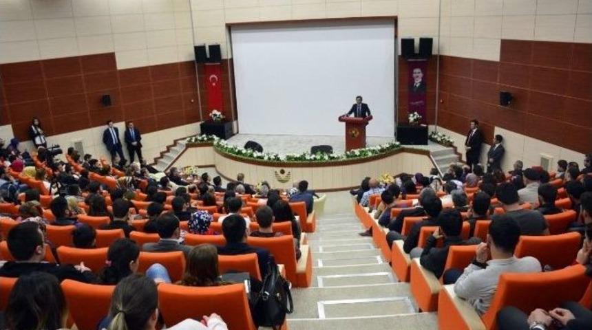 G&uuml;m&uuml;şhane&rsquo;de &ldquo;yeni Anayasa Ve Başkanlık Sistemi&rdquo; Konferansı