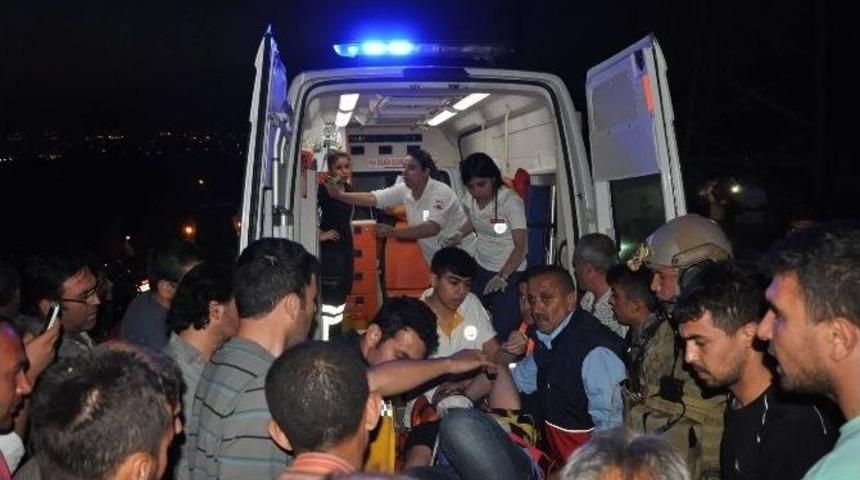 Tellere Takılan Paraş&uuml;t&ccedil;&uuml; Helikopterin R&uuml;zgarıyla Yere D&uuml;şt&uuml;