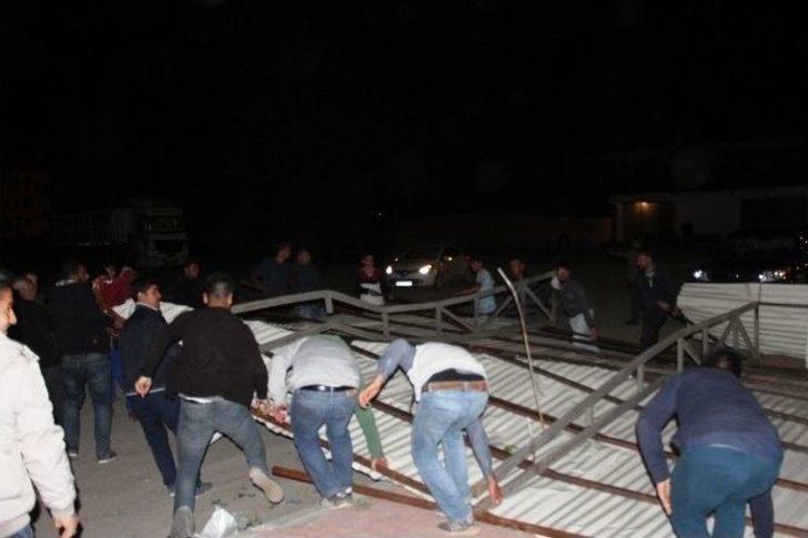 Iğdır’da Şiddetli Rüzgar Çatıları Uçurdu G1