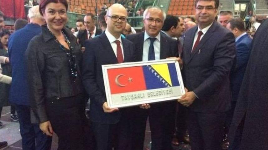 Bosna Hersek&rsquo;te T&uuml;rk&ccedil;e &Ouml;ğrenen &Ouml;ğrencilere Sırt &Ccedil;antası Ve Kırtasiye Yardımı