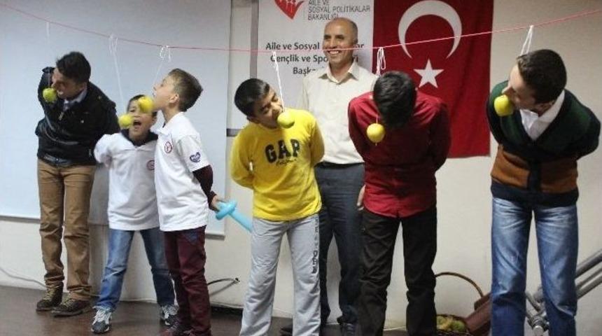 Kimsesiz &Ccedil;ocuklara 23 Nisan Kutlaması