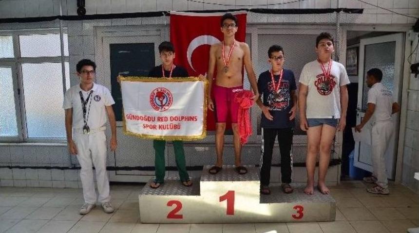 Okullararası Yıldızlar Y&uuml;zme M&uuml;sabakaları