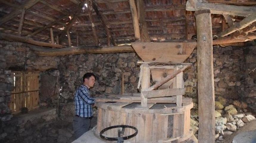 400 Yıllık Su Değirmeni Yeniden &Ccedil;alışacak