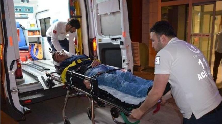 &Ccedil;&ouml;p Kamyonundan D&uuml;şen İş&ccedil;i Yaralandı